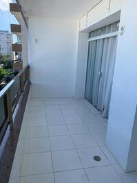 Apto Pitangueiras frente al mar con balcón para 4 personas