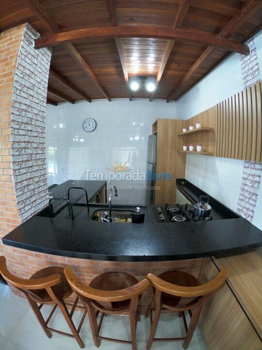 Casa para alquiler de vacaciones em Governador Celso Ramos (Praia de Palmas)