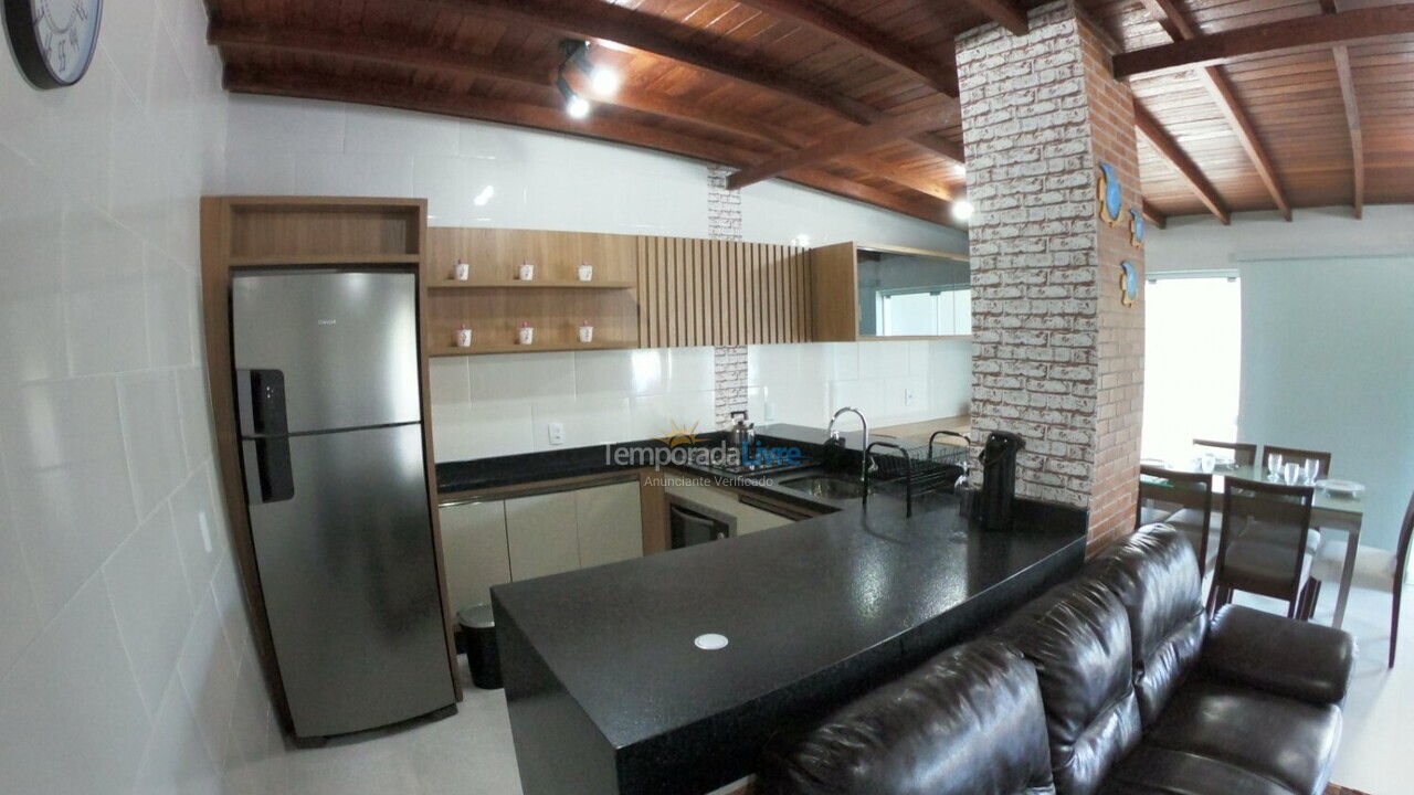 Casa para alquiler de vacaciones em Governador Celso Ramos (Praia de Palmas)
