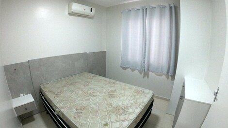 Estupenda casa con piscina, tiene 4 habitaciones, dos salas de tv...