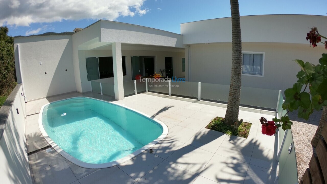 Casa para alquiler de vacaciones em Governador Celso Ramos (Praia de Palmas)