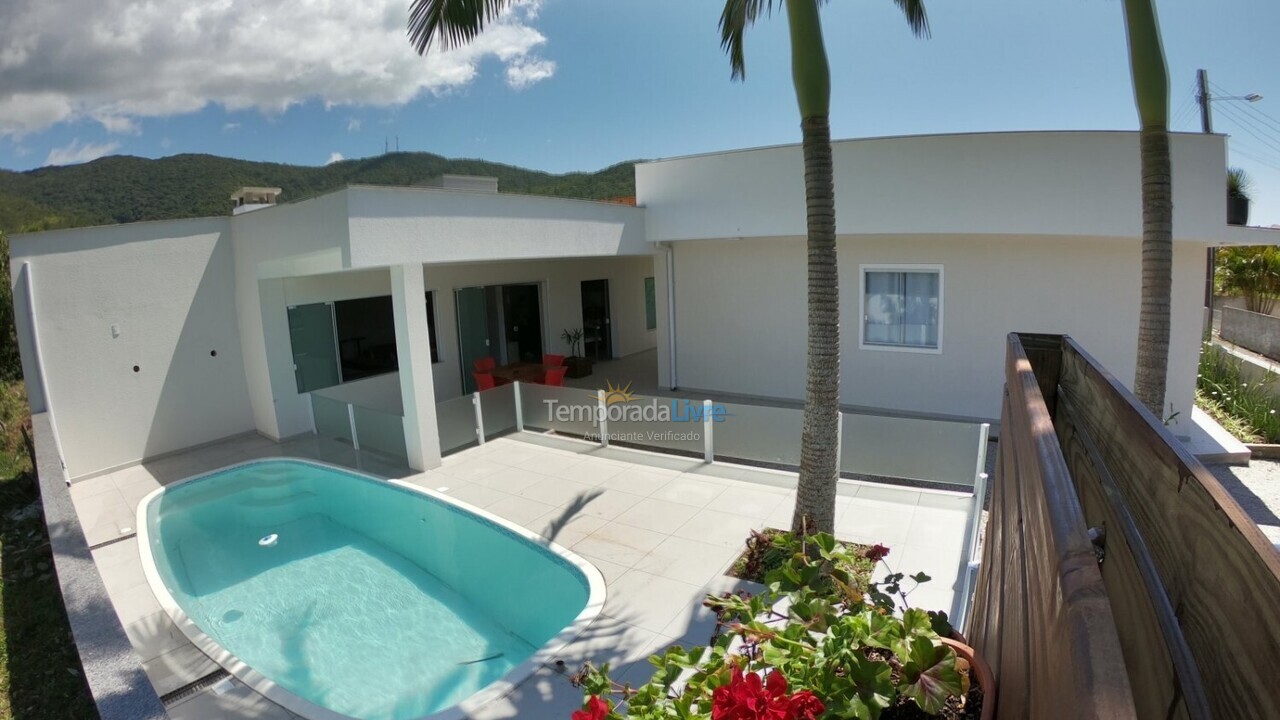 Casa para alquiler de vacaciones em Governador Celso Ramos (Praia de Palmas)
