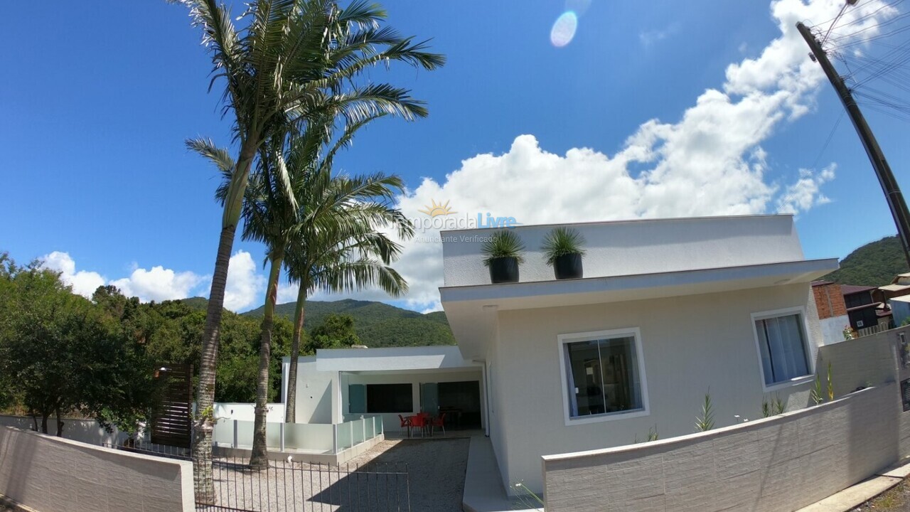 Casa para alquiler de vacaciones em Governador Celso Ramos (Praia de Palmas)