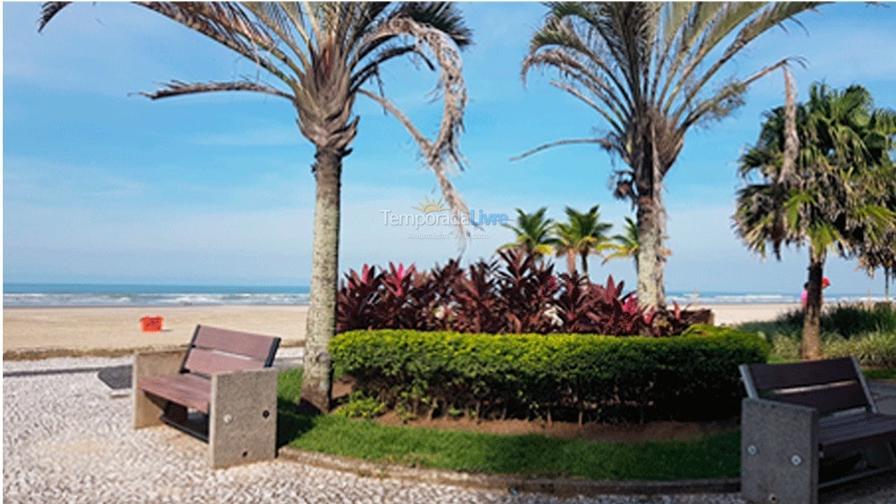 Apartamento para aluguel de temporada em Praia Grande (Vila Tupi)