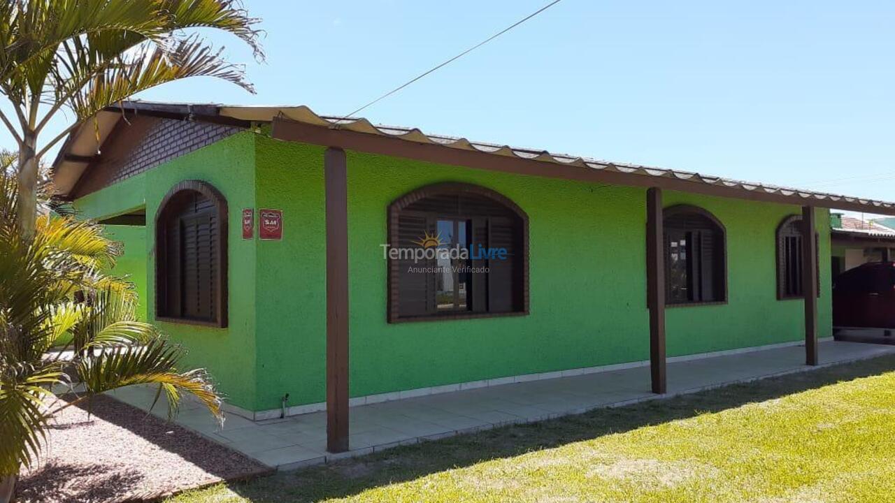 Casa para aluguel de temporada em Cidreira (Centro)