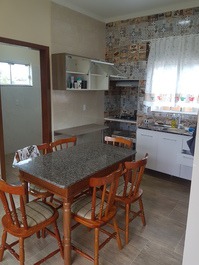 Cozinha completa e aconchegante 