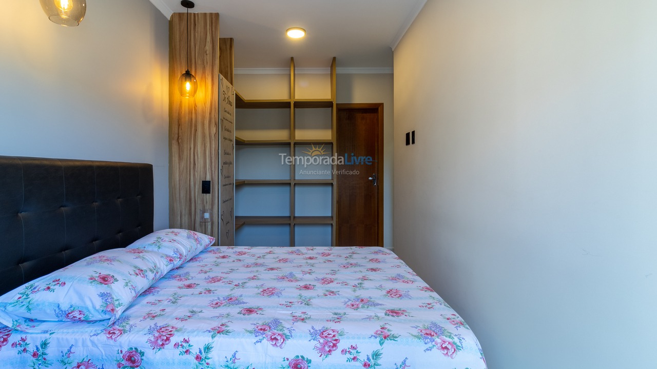 Apartamento para aluguel de temporada em Praia Grande (Canto do Forte)