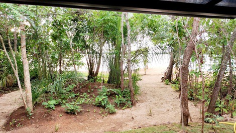 Caminho contêiner para o lago