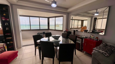 FRONT SEA! CENTER; 4 ROOMS; 4 BATHROOMS; AIR; 2 VACANCIES; WIFI, CABLE TV