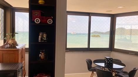 FRONT SEA! CENTER; 4 ROOMS; 4 BATHROOMS; AIR; 2 VACANCIES; WIFI, CABLE TV