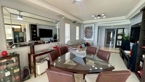 FRONT SEA! CENTER; 4 ROOMS; 4 BATHROOMS; AIR; 2 VACANCIES; WIFI, CABLE TV