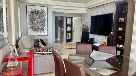 FRONT SEA! CENTER; 4 ROOMS; 4 BATHROOMS; AIR; 2 VACANCIES; WIFI, CABLE TV