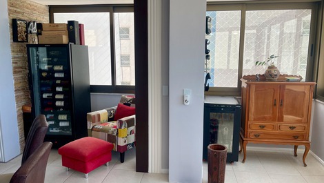 FRONT SEA! CENTER; 4 ROOMS; 4 BATHROOMS; AIR; 2 VACANCIES; WIFI, CABLE TV