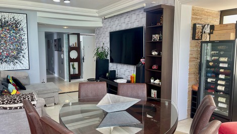 FRONT SEA! CENTER; 4 ROOMS; 4 BATHROOMS; AIR; 2 VACANCIES; WIFI, CABLE TV