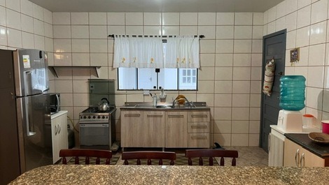 Gran casa en Prainha, 1 suite más 2 dormitorios con AC, Wi-Fi, 250m mar