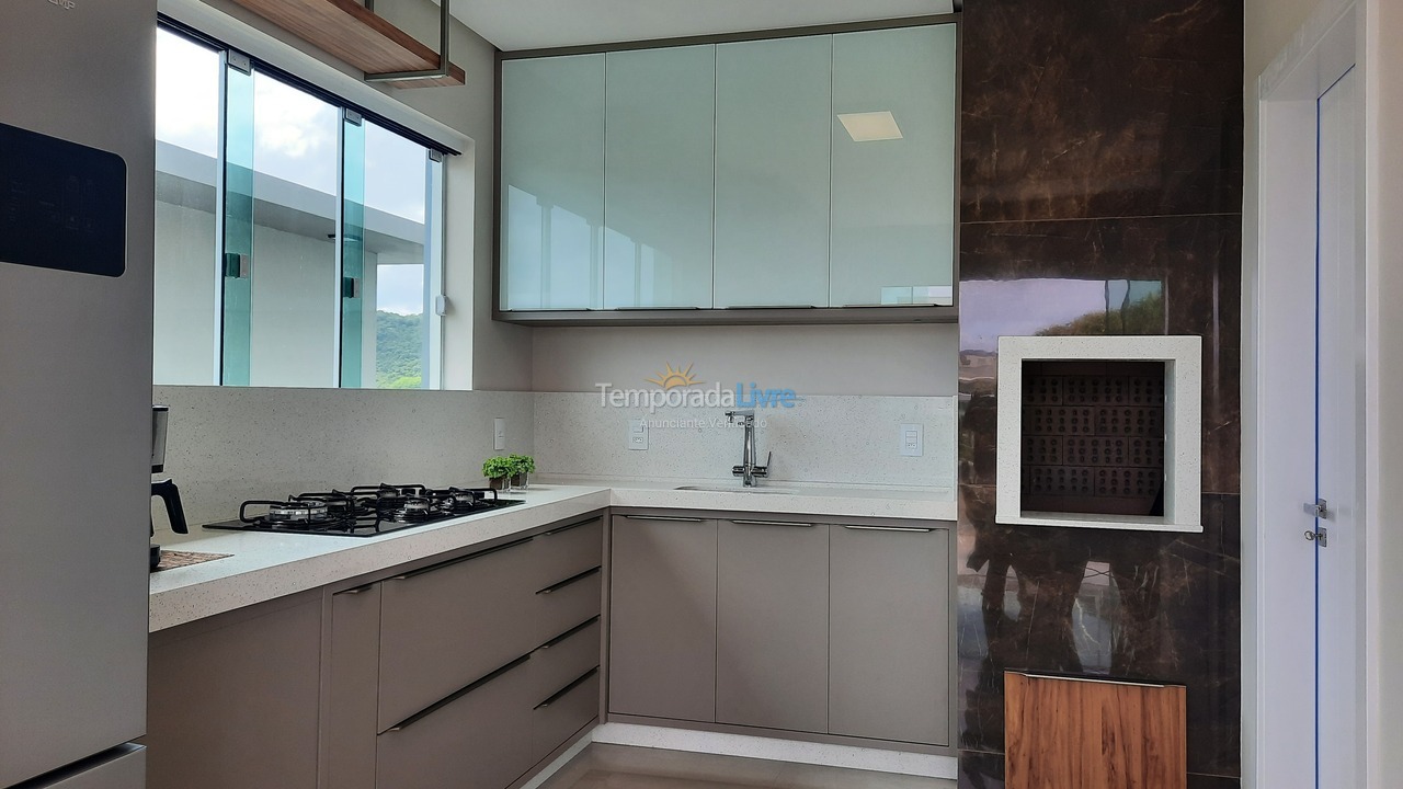 Apartamento para aluguel de temporada em Bombinhas (Canto Grande)