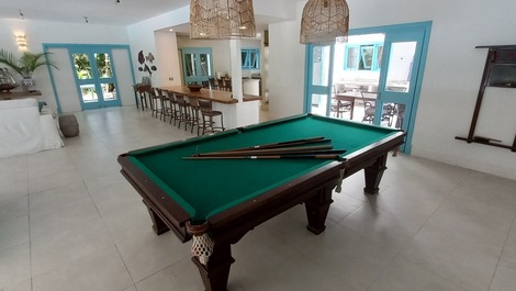 Casa 6 suítes a 150 metros da praia