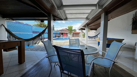 Mesa com ambiente aberto