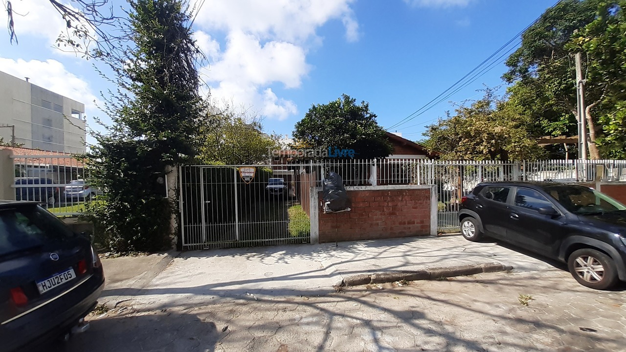 Casa para aluguel de temporada em Florianopolis (Praia dos Ingleses)