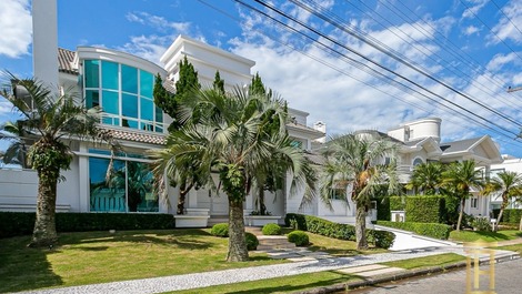 Magnificent house in the best region of Jurerê Internacional