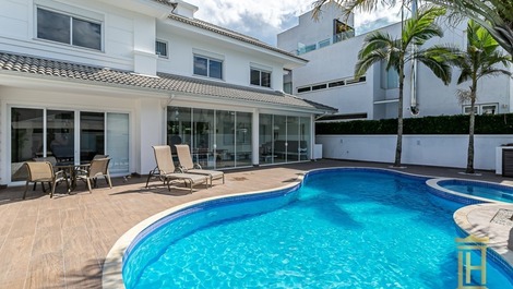 Magnificent house in the best region of Jurerê Internacional