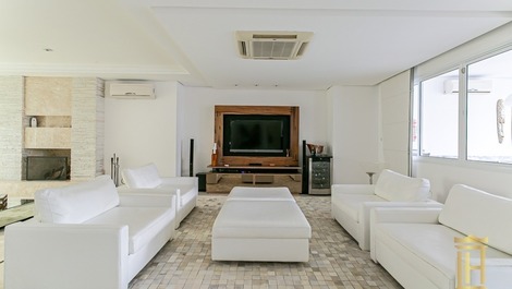 Magnificent house in the best region of Jurerê Internacional