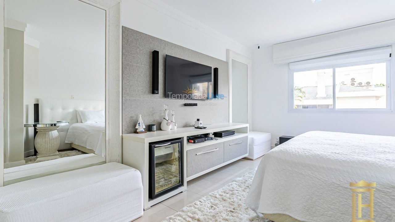 House for vacation rental in Florianopolis (Jurerê Internacional)