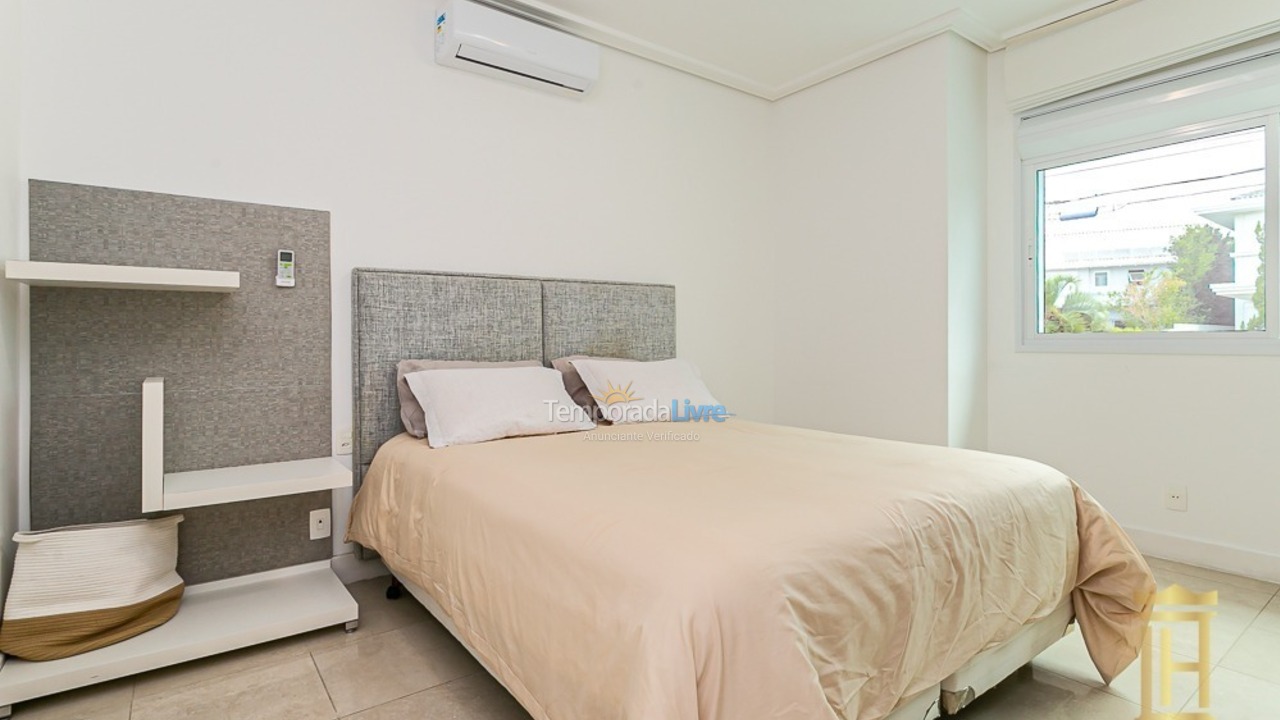 House for vacation rental in Florianopolis (Jurerê Internacional)