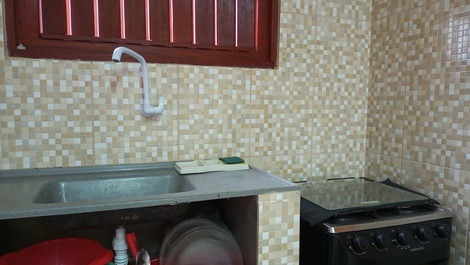 Pia e fogão do chalé 