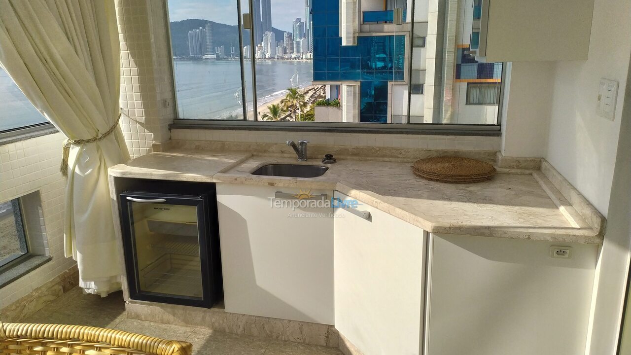 Apartamento para aluguel de temporada em Balneário Camboriú (Praia Central)