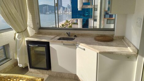 Frente Mar 3 Suites Balneario Camboriu Vista Panoramica Total da Praia