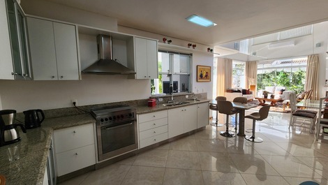 Casa em uma das melhores regiões de Jurerê Internacional