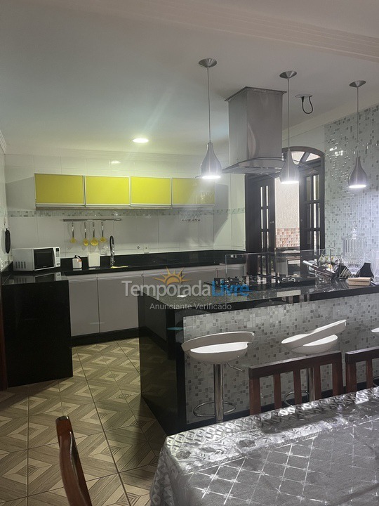 Casa para alquiler de vacaciones em Bertioga (Praia de Guaratuba)