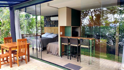 Vista varanda para o quarto e cozinha