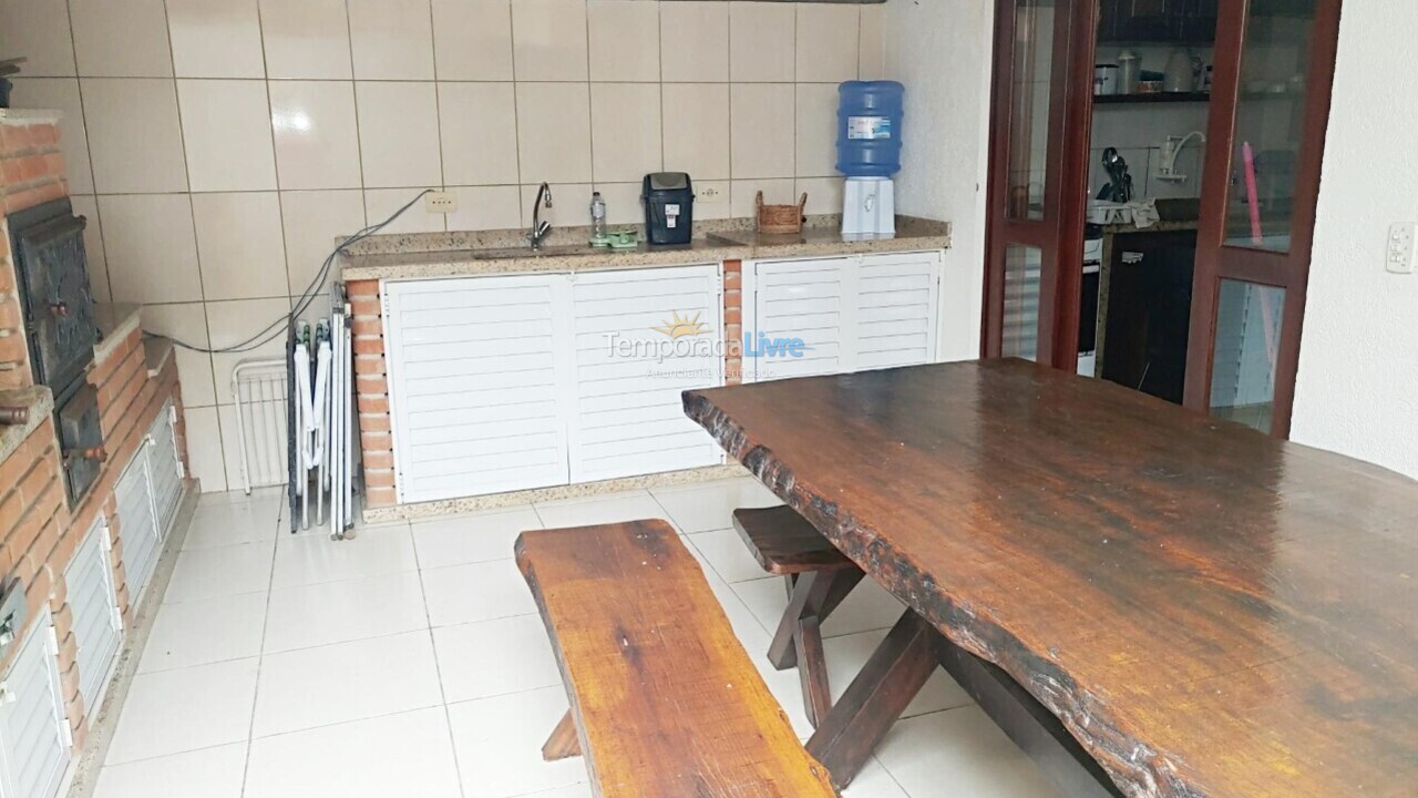 Casa para aluguel de temporada em Bertioga (Centro)