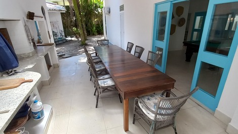 Casa 6 suítes a 150 metros da praia