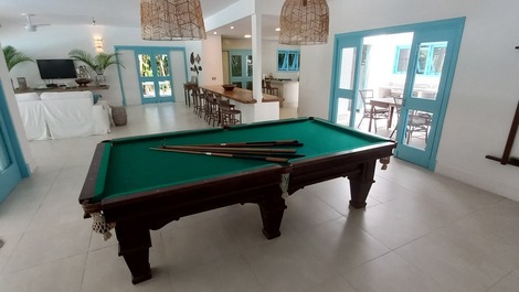 Casa 6 suítes a 150 metros da praia