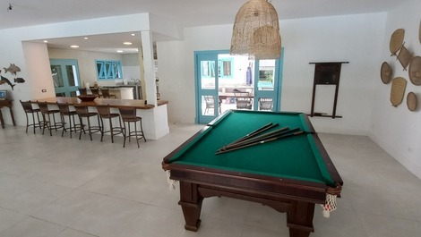 Casa 6 suítes a 150 metros da praia