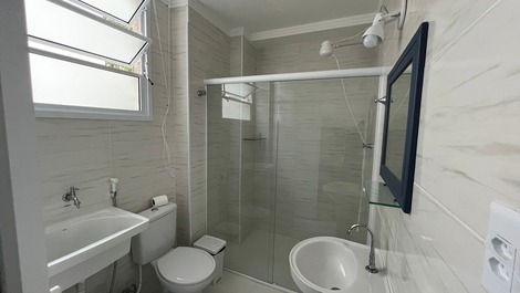 Beautiful Kitnet, Pitangueiras Center one block from the beach, Wi-Fi