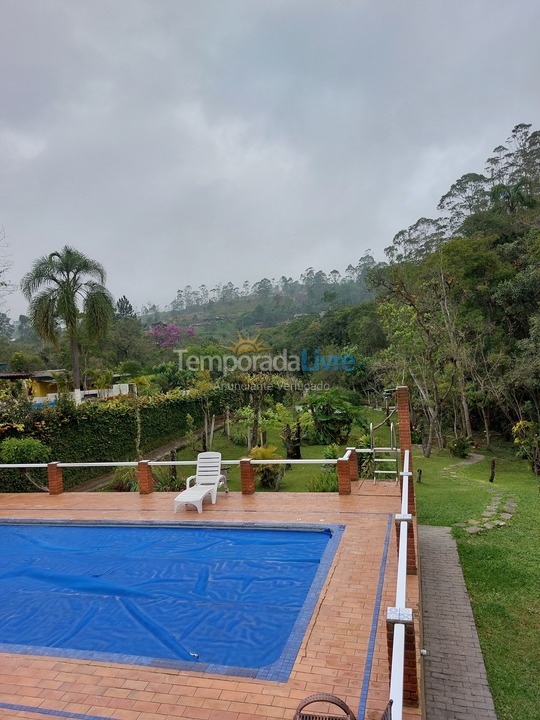 Chácara / sítio para aluguel de temporada em Suzano (Palmeiras)