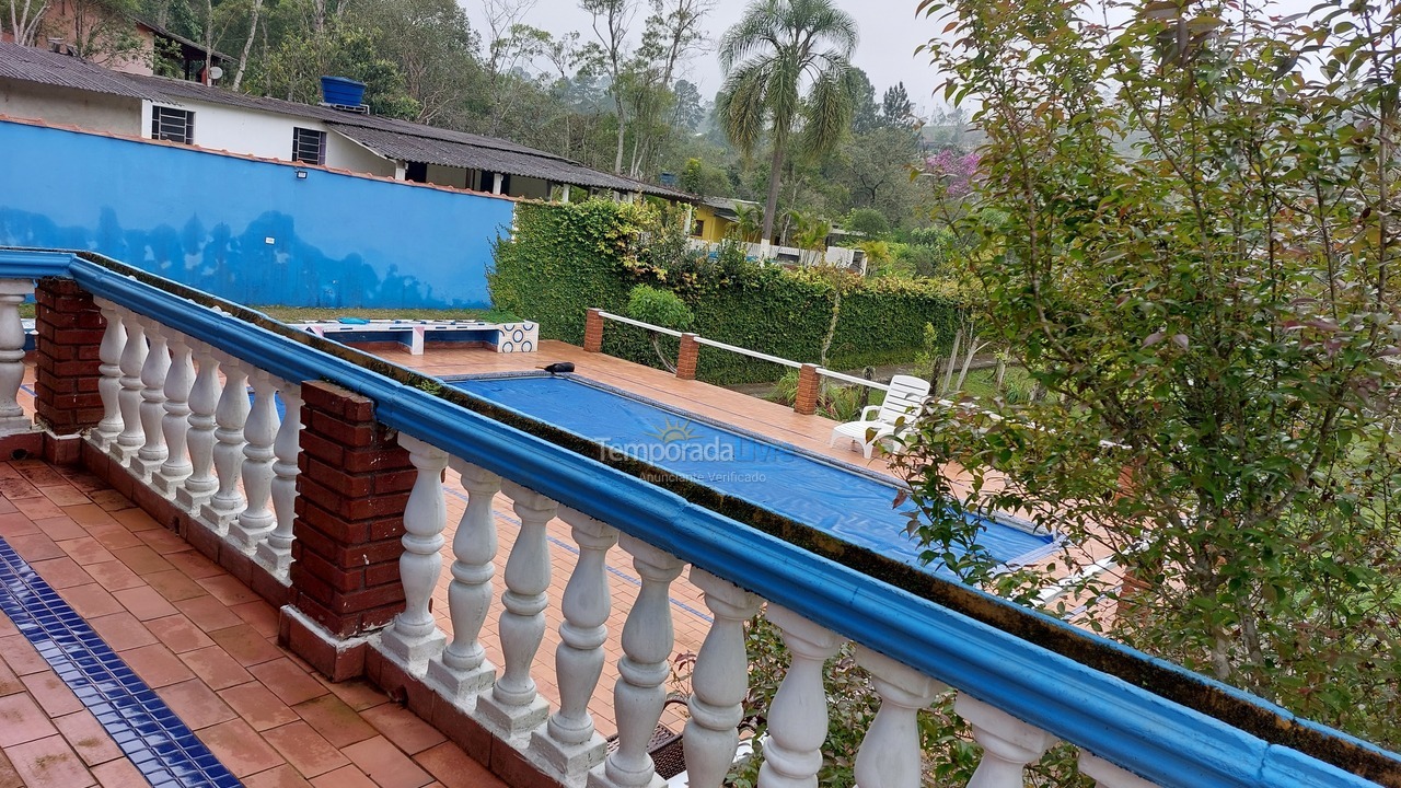 Chácara / sítio para aluguel de temporada em Suzano (Palmeiras)