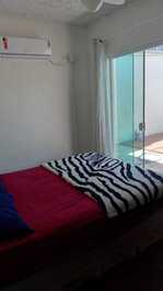 Ótima casa com piscina, 3 quartos com AC, Wi-Fi,70m do mar