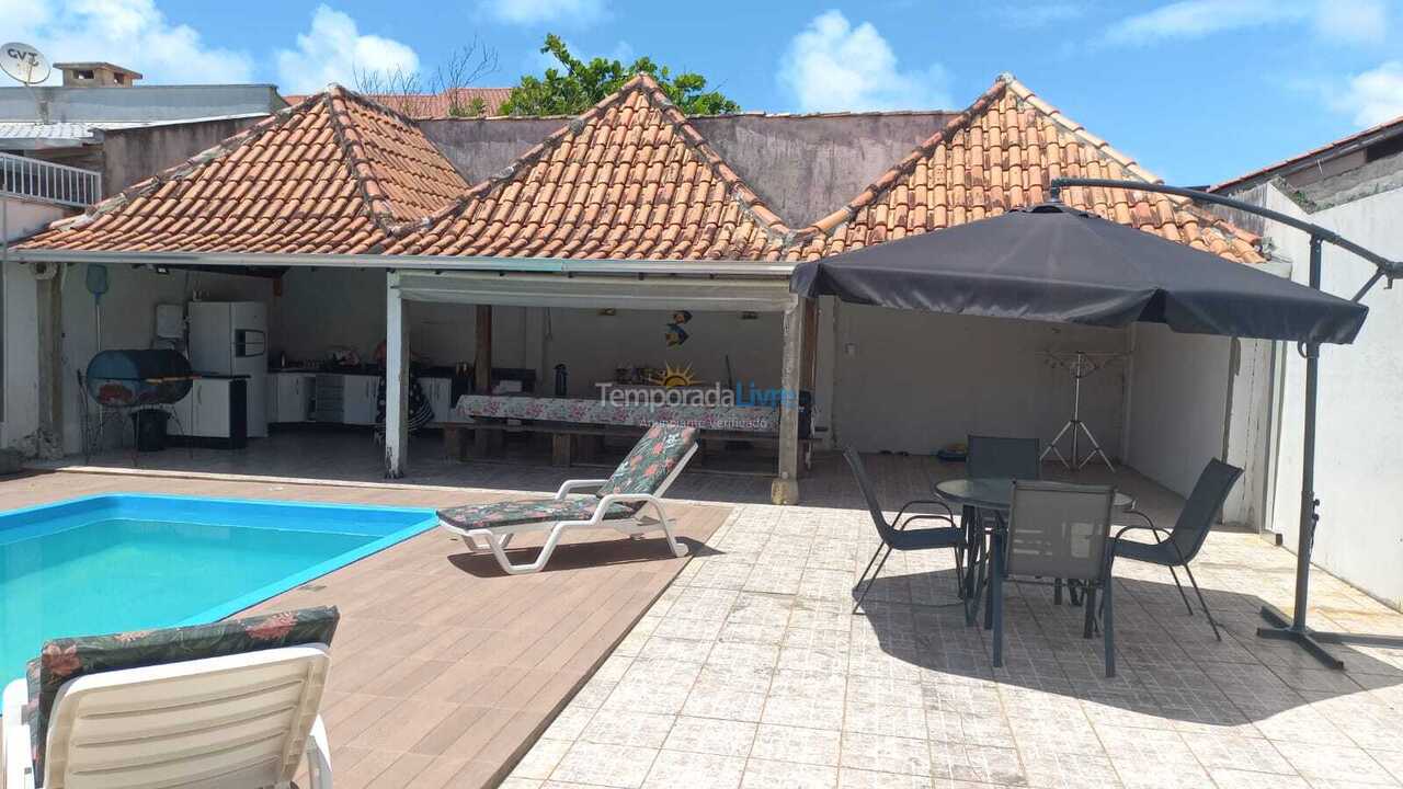 Casa para aluguel de temporada em São Francisco do Sul (Praia Grande)