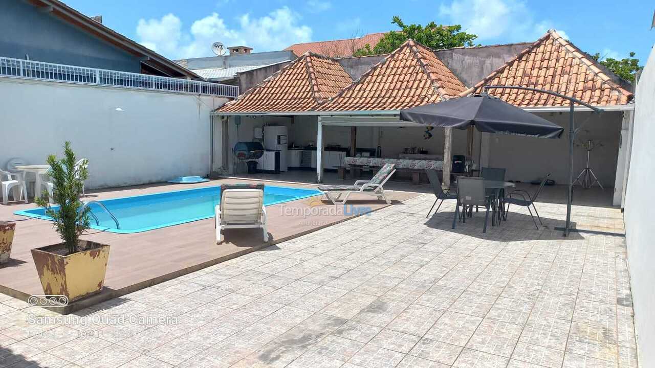 Casa para aluguel de temporada em São Francisco do Sul (Praia Grande)