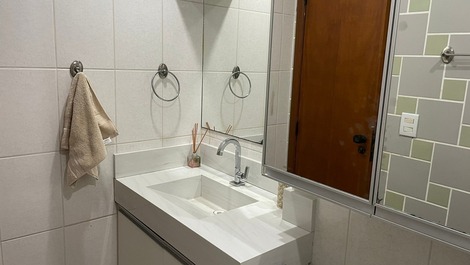 Apartamento 2 dormitorios Praia da Costa - totalmente climatizado - edificio frente al mar