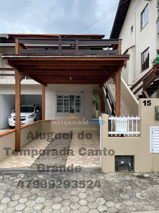 Casa para aluguel de temporada em Bombinhas (Canto Grande)