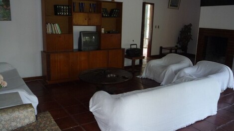 Amplia propiedad con tarifas atractivas.