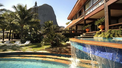 Una Exclusiva y Encantadora Mansión, con Vista al Mar