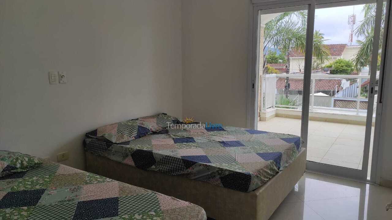 Casa para aluguel de temporada em Guarujá (Enseada)