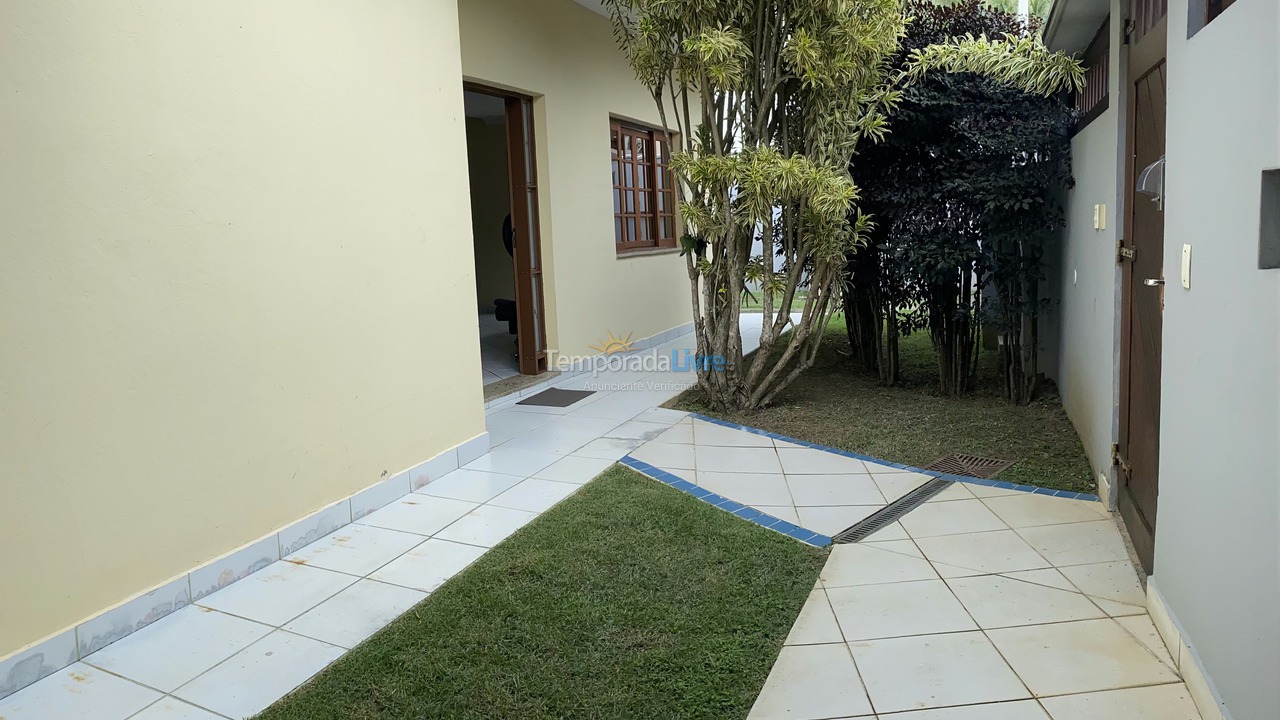 Casa para alquiler de vacaciones em São Sebastião (Praia deserta)